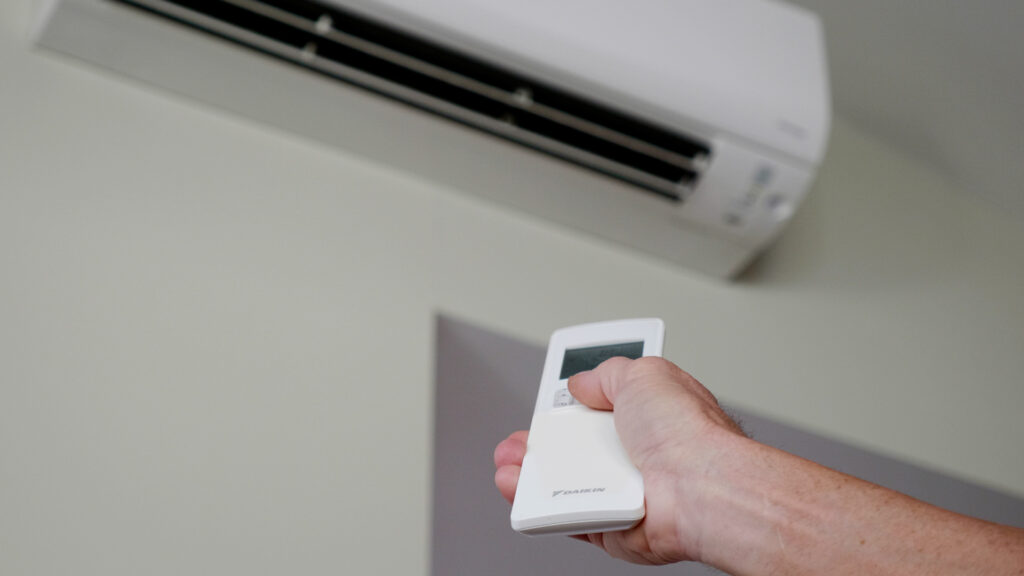 Wall Split Turn Off the Air Conditioner