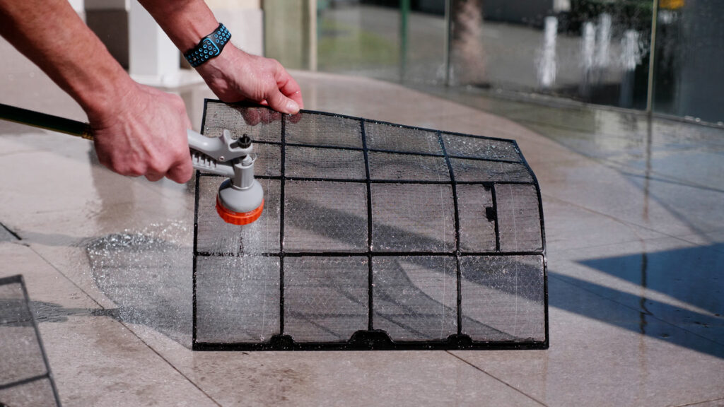 Wall Split Air-conditioning: Reinstall the Filter